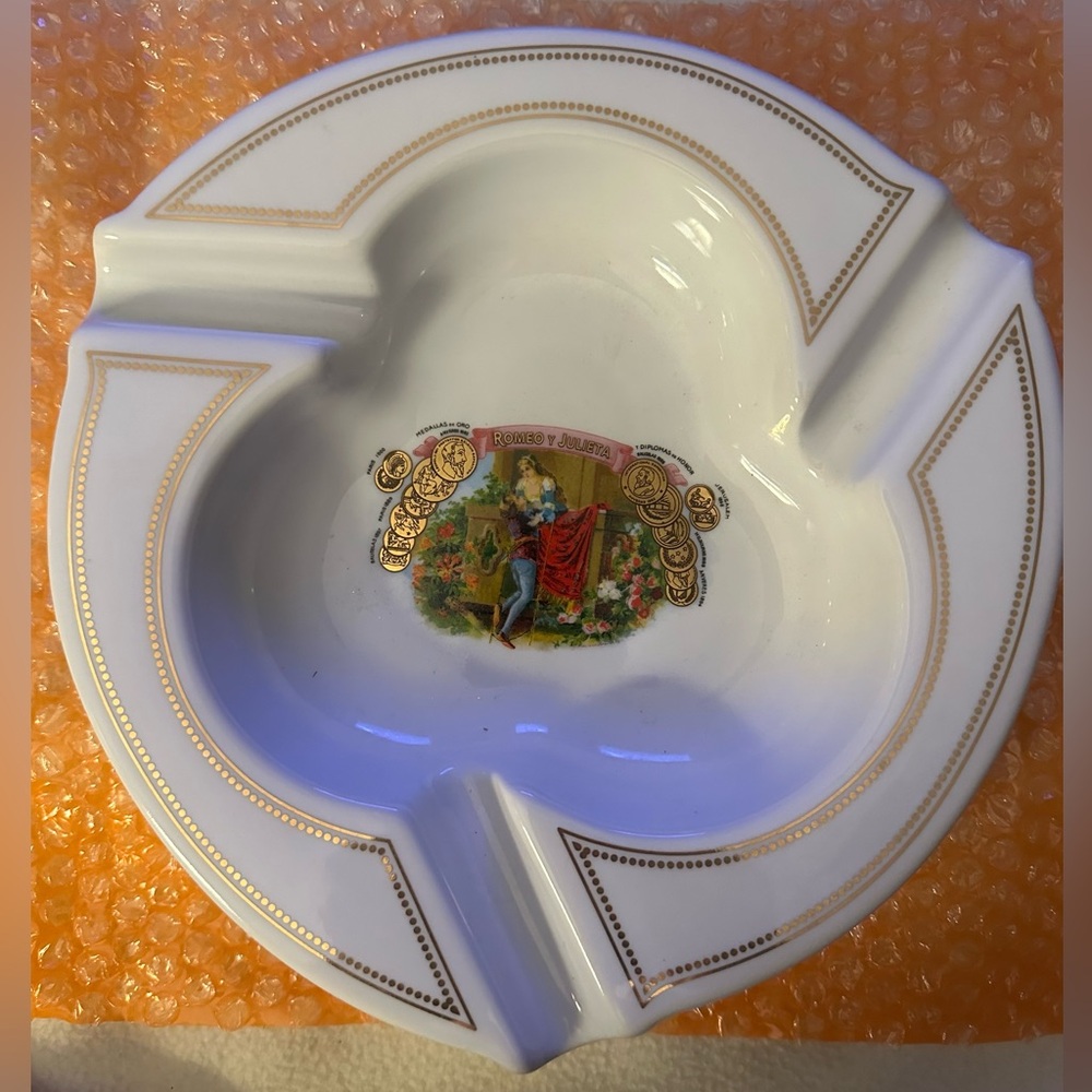 Large Romeo y Julieta Porcelain Cigar Ashtray
